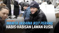 Warga sipil Ukraina kini mulai turun tangan bantu tentaranya untuk lawan tentara Rusia. Tak hanya laki-laki dewasa, perempuan pun turut serta ingin bela tanah airnya.