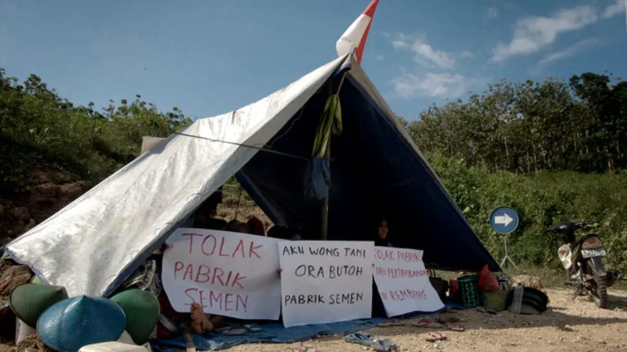 Demo Tolak Pabrik Semen