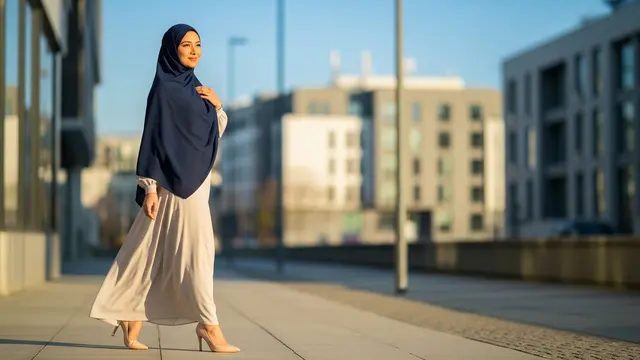 Inspirasi Warna Hijab yang Cocok untuk Baju Putih Tulang/Gemini AI