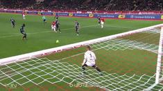 Berita video momen comeback Monaco mengatasi Lyon dengan skor 3-2 dengan 10 pemain. This video presented by BallBall.