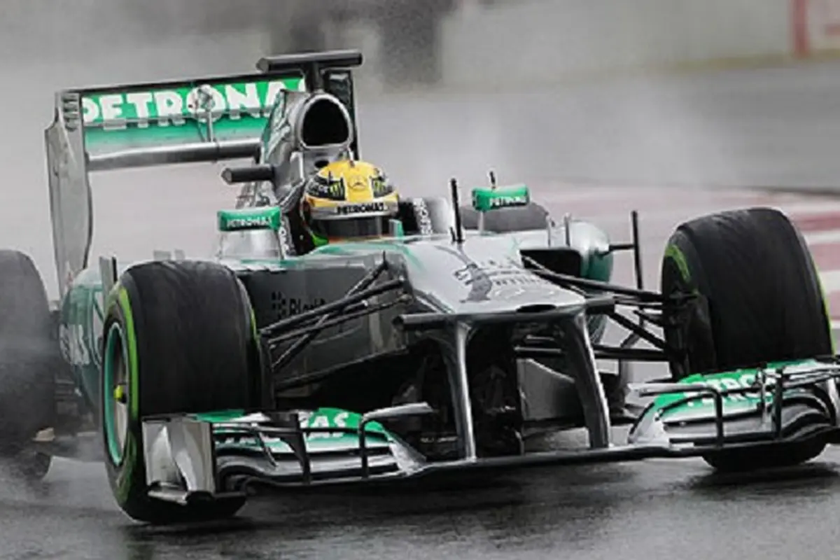 Lewis Hamilton. Photograph: Hoch Zwei/Action Images. Sumber: The Guardians.