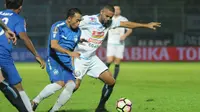 Thiago Furtuoso, Arema menang telak 3-1 atas PSIS dalam lanjutan penyisihan Grup E Piala Presiden 2018 di Stadion Gayajana, Malang, Kamis (25/1/2018). (Bola.com/Iwan Setiawan)