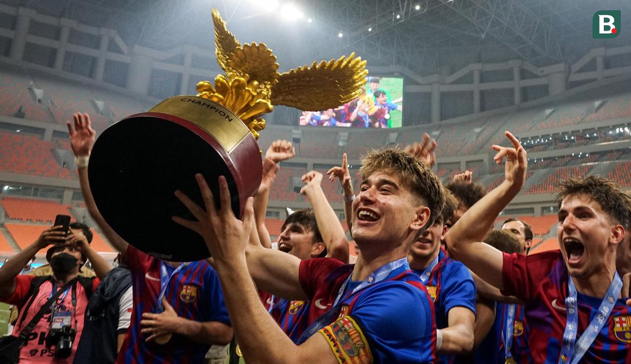 Barcelona U-18 berhasil mengunci kemenangan setelah skor 1-0 yang diciptakan Xavier Moreno di awal babak pertama tetap terjaga hingga peluit berakhirnya pertandingan dibunyikan. (Bola.com/Bagaskara Lazuardi)