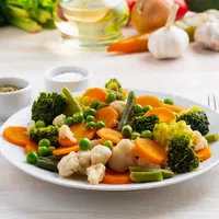 Sayur rebus./Copyright shutterstock.com/g/NataBene