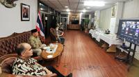 KRI Songkhla mengajak WNI di wilayah Thailand Selatan merayakan Idul Fitri 1442 H secara virtual. (Dok: Kemlu RI)