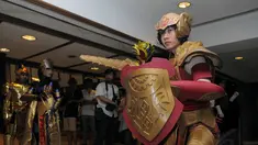 Salah satu pecinta cosplay beraksi di Balaikota DKI Jakarta, (10/10). (Liputan6.com/Herman Zakharia)