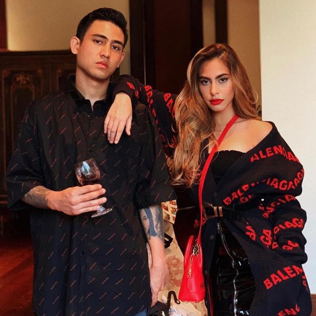 6 Potret Kebersamaan Axel Matthew dan Valerie Thomas, Kakak Adik yang Kompak