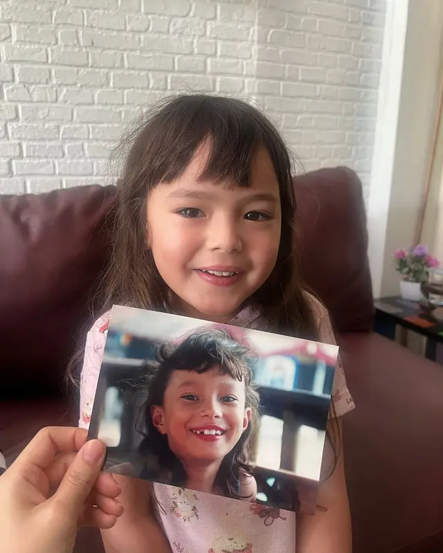 Parasnya bak kembaran sang ibu, intip 6 potret kemiripan Chloe dengan Asmirandah kecil