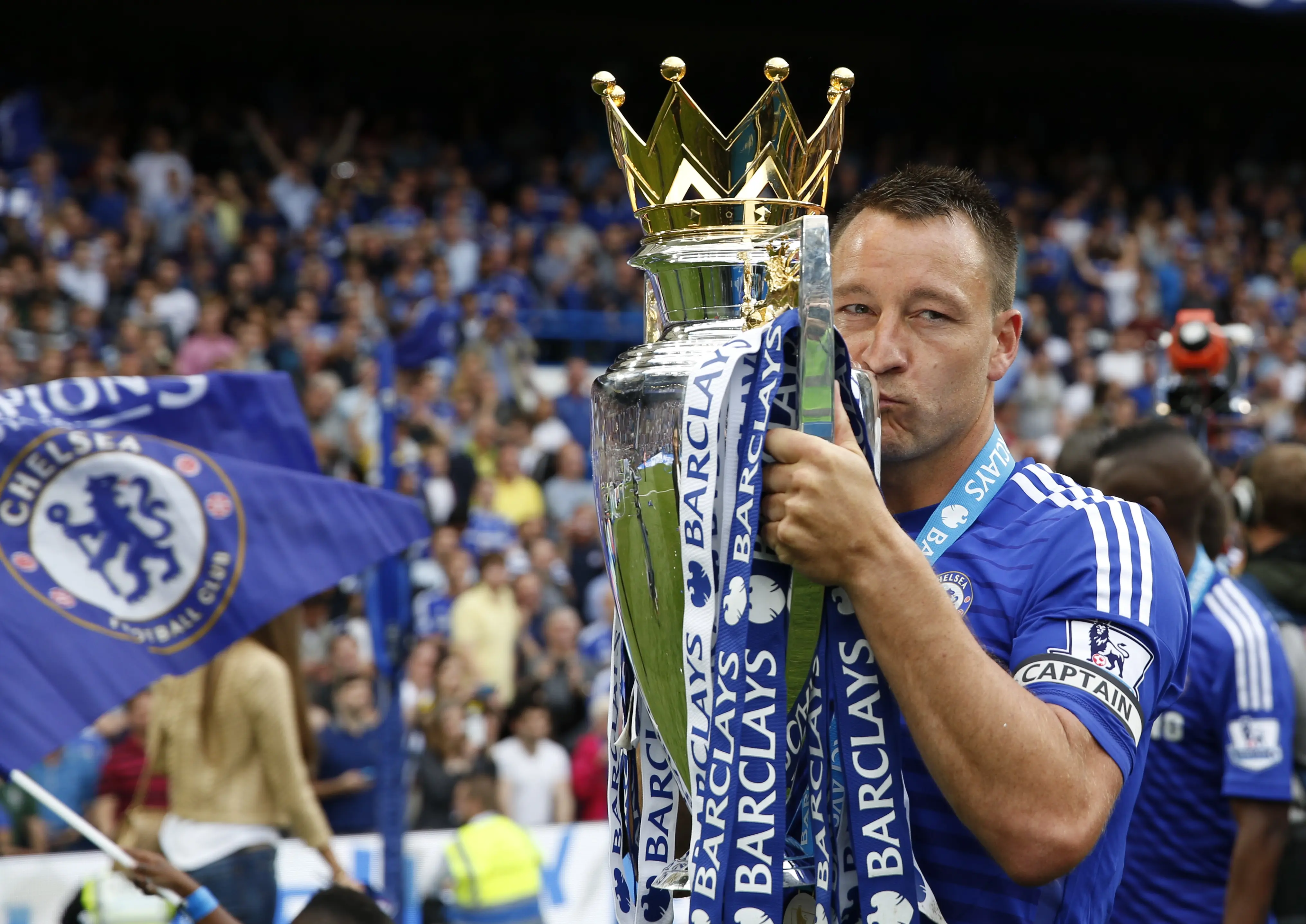John Terry memenangkan Liga Inggris 2014/2015. (AFP/Adrian Dennis)
