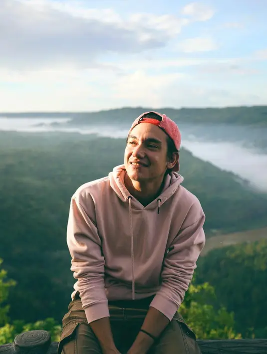 Adipati Dolken (Instagram/adipatidolk)