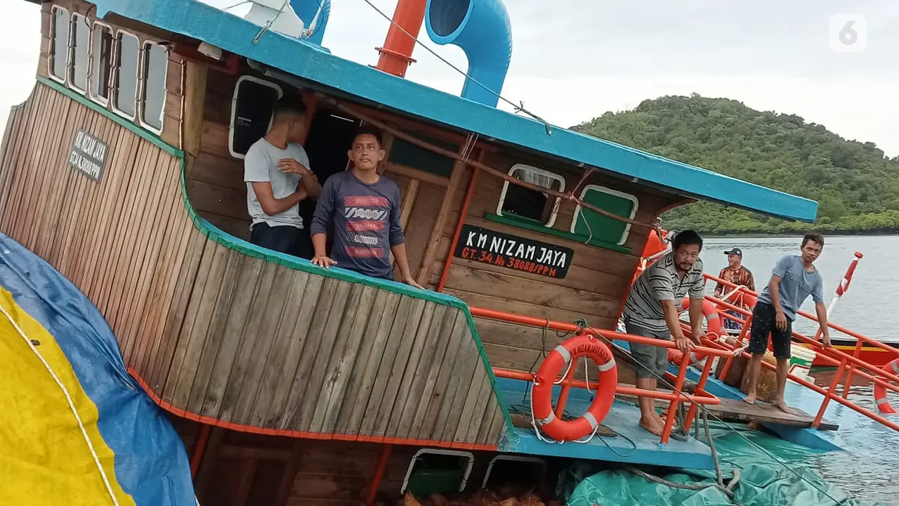 Kapal tenggelam batam