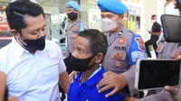 Polisi menangkap pelaku pembunuhan di Pasuruan. (Dian Kurniawan/Liputan6.com).