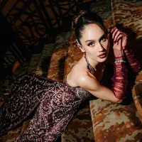 Gaun rancangan @jessiegunawanstudio yang dikenakan Cinta benar-benar menjadi pusat perhatian. [@bengurion.works].