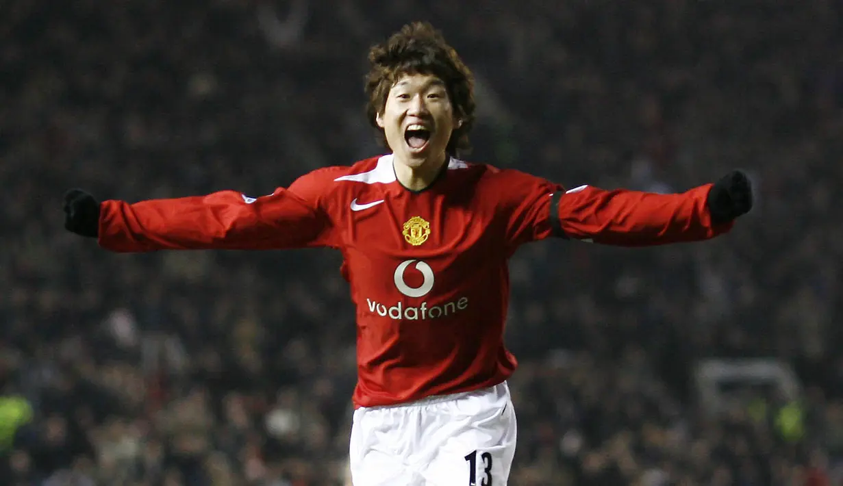 2. Ji Sung Park (Manchester United) – Pemain yang berposisi sebagai gelandang serang ini sudah mengoleksi 19 gol di Premier League. Pria Korsel ini juga turut merasakan gelar juara Liga Inggris empat kali bersama Setan Merah. (AFP/Simon Bellis)