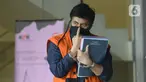 Dirut PT CMI Teknologi (CMIT) Rahardjo Pratjihno usai menjalani pemeriksaan di Gedung KPK, Jakarta, Senin (11/5/2020). Rahardjo diperiksa sebagai tersangka kasus korupsi pengadaan perangkat transportasi informasi terintegrasi di Badan Keamanan Laut (Bakamla) tahun 2016. (merdeka.com/Dwi Narwoko)