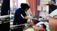 Rizki Rahmat Ramadhan (10), bocah obesitas 119 kilogram, dirawat di ruang ICU RS Muhammad Husein, Palembang. (Liputan6.com/Nefri Inge)