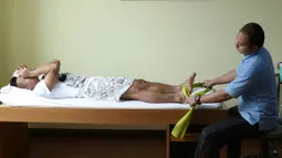 Bukan sembarang cedera, karena dokter memvonisnya mengalami cedera PCL (Posterior Cruciate Ligament) atau yang dalam istilah sehari-hari: cedera ligamen menyilang yang letaknya di belakang (ACL). (Bola.com/Arief Bagus)