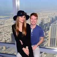 Cinta Laura Kiehl di Dubai bersama sang kekasih Hunter Treacy. (Instagram @claurakiehl)
