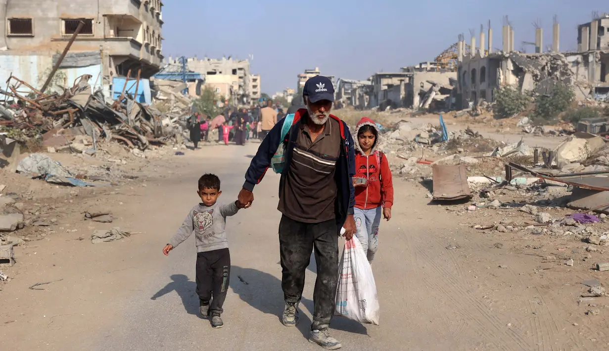 Saat ini, kota Beit Lahia mengalami krisis makanan, air, rumah sakit, ambulans, pertahanan sipil, sanitasi, serta layanan komunikasi. (Omar AL-QATTAA/AFP)