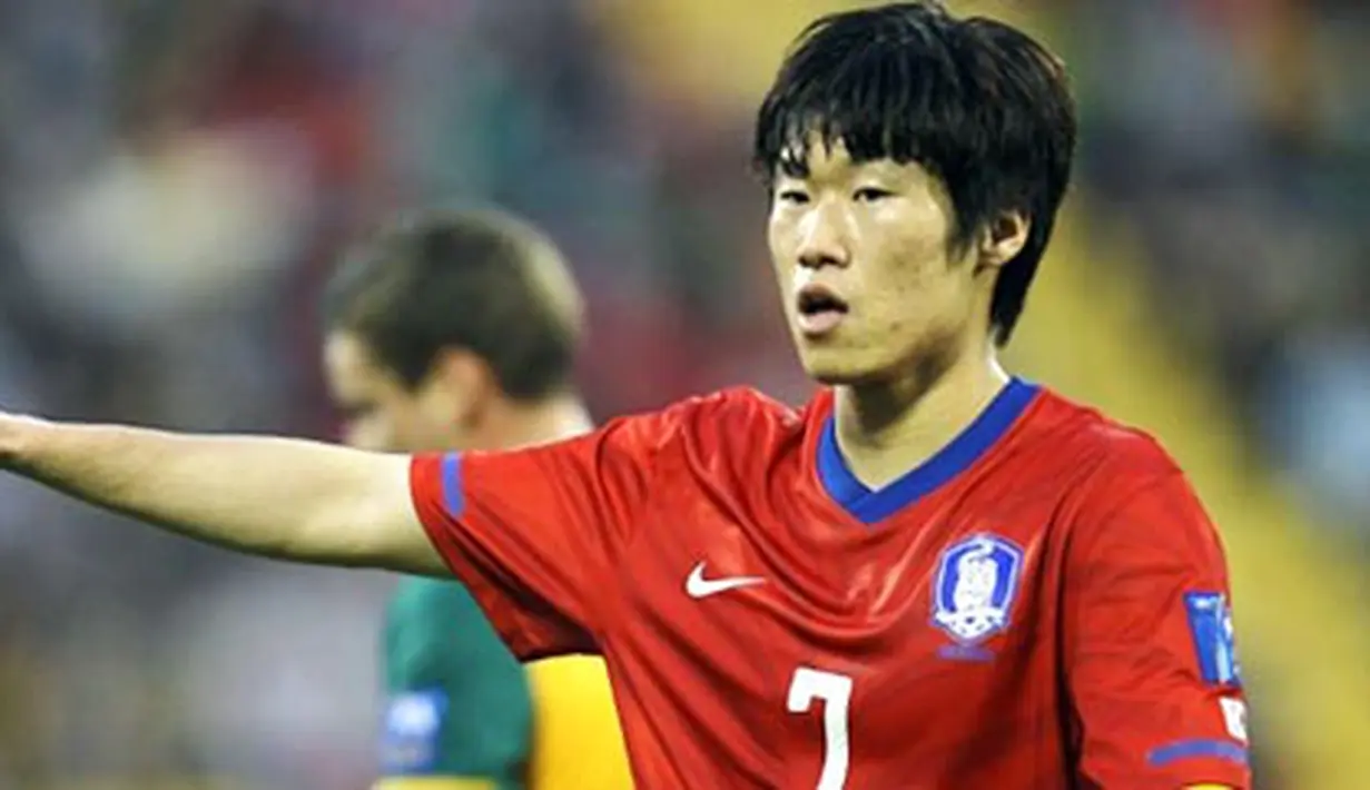 Kapten Timnas Korsel Park Ji-Sung ketika beraksi dalam laga Grup C Piala Asia 2011 melawan Australia yang berakhir 1-1 di Doha, Qatar, 14 Januari 2011. AFP PHOTO/KARIM JAAFAR