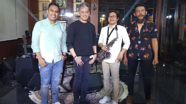 Fariz RM saat menggelar konser di Deheng Hills Bogor