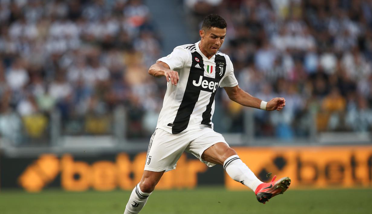 Capaian tersebut nanti hanya bisa ditandingi oleh Messi. The Messiah saat ini sudah merakan 13 kali sebagai nominator Ballon d’Or. (AFP/Isabella Bonotto)