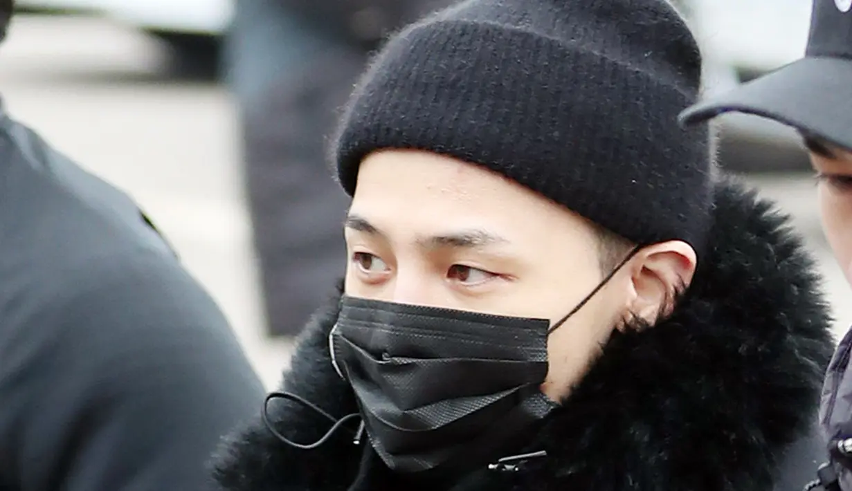 Dilansir dari KoreaBoo, GD masuk rumah sakit Pocheon Armed Forces Hospital pada 12 Juli dan keluar 15 hari kemudian. (Ilgan Sports)