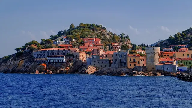 Ilustrasi Pulau Giglio Mediterania