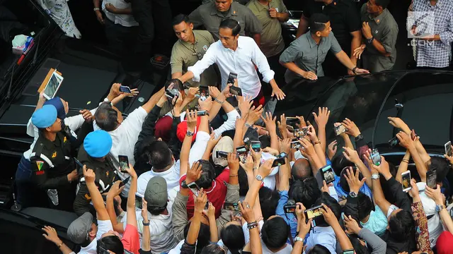 Jokowi Sapa Para Pendukung Usai Perhitungan Cepat