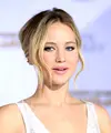 Jennifer Lawrence benar-benar terkejut ketika Kris Jenner datang di pesta ulang tahun ke-25-nya. (Bintang/EPA)