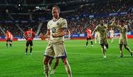 Selebrasi Robert Lewandowski usai mencetak gol di laga Osasuna vs Barcelona di pekan ke-34 Liga Spanyol 2025/2026 di El Sadar, Minggu (03/05/2026) dini hari WIB. (AP Photo/Miguel Oses)