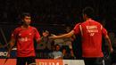 Pasangan Ganda Putra Indonesia, Mohammad Ahsan/Hendra Setiawan, harus mengakui keunggulan pebulutangkis Korea Selatan, Lee Yong Dae/Yoo Yeon Seong (15-21, 17-21) di final Indonesia Open 2014, (22/6/2014). (Liputan6.com/Helmi Fithriansyah)