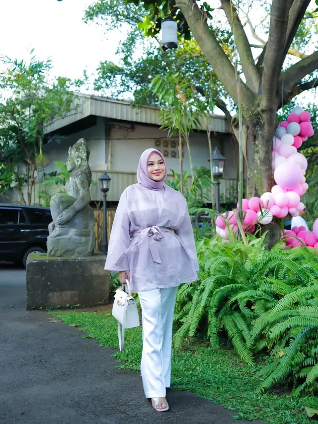 6 Gaya Berhijab Aurel Hermansyah yang Beragam bisa Ditiru saat Kumpul Buka Bersama
