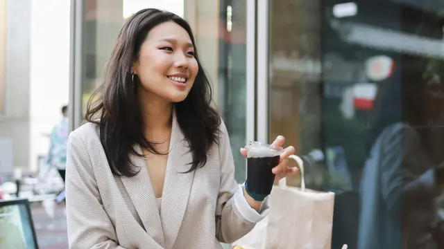 wanita maret tidak gampang minder