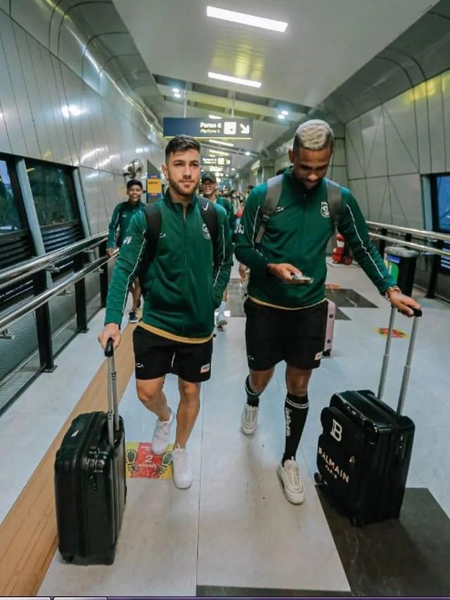 6 Potret Tim Persebaya Tiba di Bandung, Siap Jalani Piala Presiden 2022