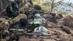 Para penembak jitu Angkatan Pertahanan Australia (Australian Defense Force/ADF) dan Tentara Nasional Indonesia (TNI) Angkatan Darat (AD) ambil bagian dalam latihan bersama dalam Latihan Tembak Senjata Live Fire Exercise (Calfex) yang diberi nama Keris Woomera di Pusat Latihan Tempur Marinir di Situbondo, Sabtu 16 November 2024. (JUNI KRISWANTO/AFP)