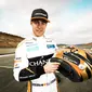 Kentucky Fried Chicken (KFC) Indonesia resmi memberi dukungan kepada pebalap Formula 1 tim McLaren, Stoffel Vandoorn, Senin (26/2/2018). (Twitter/Stoffel Vandoorne)