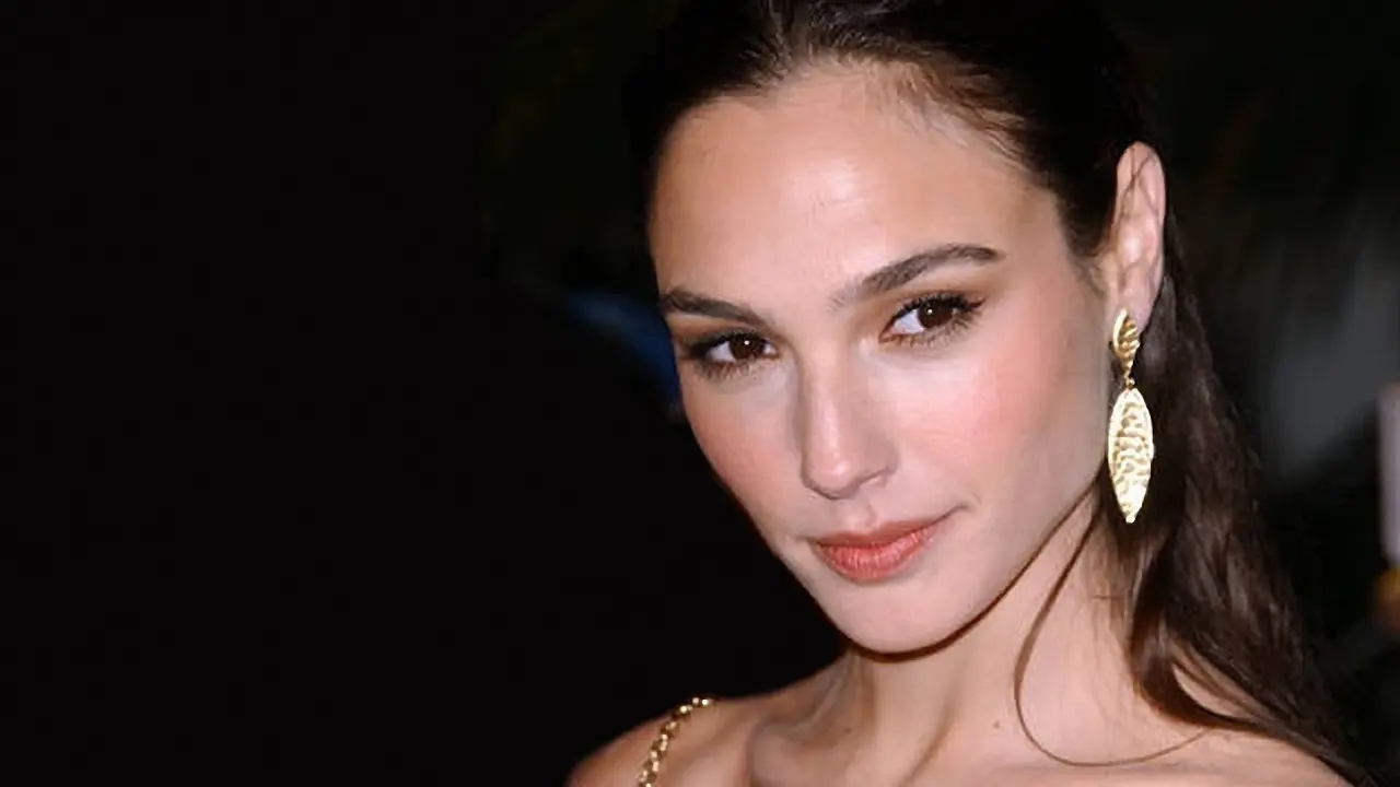 Pemeran Wonder Woman Belum Syuting Batman V Superman