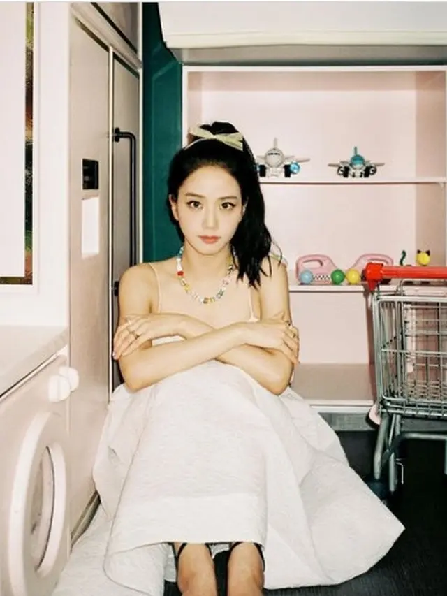 6 Gaya Rambut Jisoo Blackpink yang Setia dengan Potongan Panjang