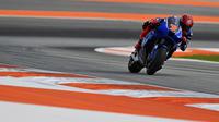 Augusto Fernandez saat gunakan motor Yamaha YZR-M1 yang gunakan mesin V4 pada MotoGP Valencia 2025 di Sirkuit Ricardo Tormo. (Monster Energy Yamaha MotoGP)