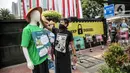 Massa yang tergabung dalam koalisi rakyat untuk keadilan perikanan (Kiara) menggelar aksi di depan Gedung Kementerian Kelautan dan Perikanan, Jakarta, Senin (13/7/2020). (Liputan6.com/Faizal Fanani)