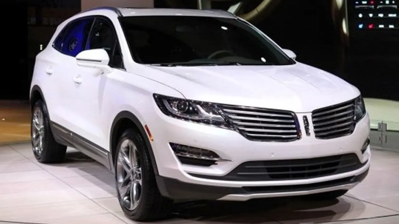 sedan-lincoln-140217c.jpg