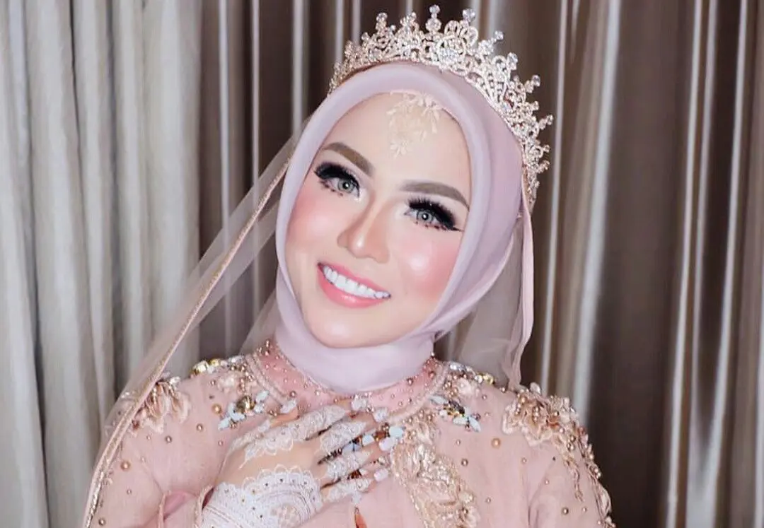 Medina Zein memakai gaun pengantin pink bak Putri Raja (Foto: Instagram Medina Zein)