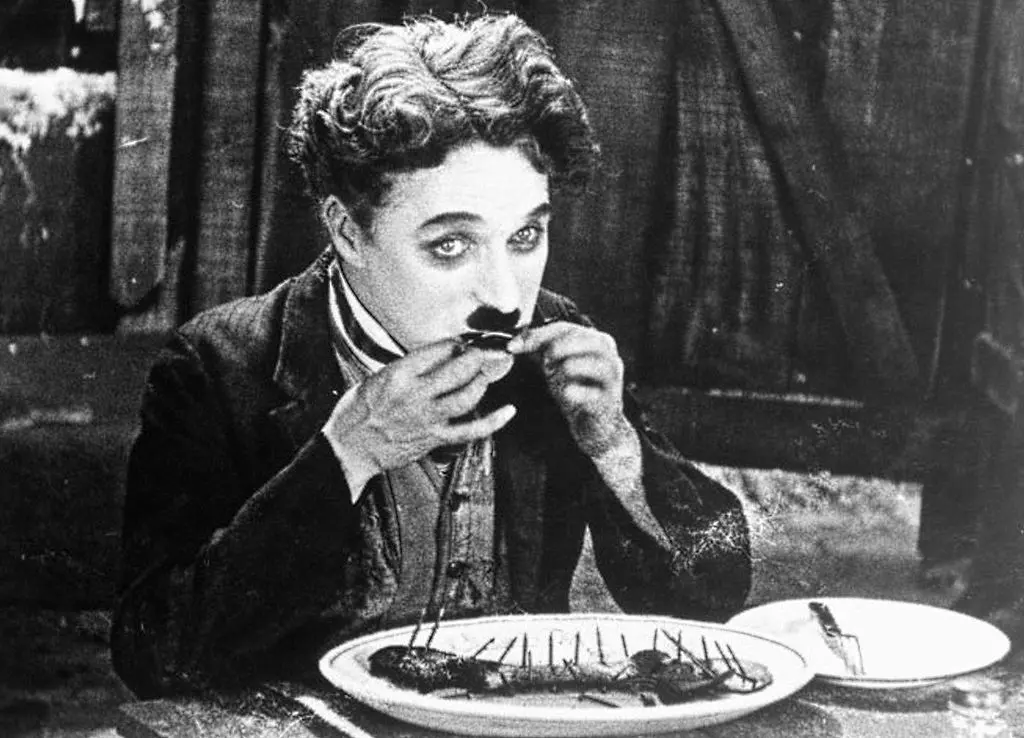 Charlie Chaplin adalah komedian legendaris (Wikipedia)