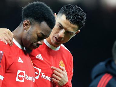 Manchester United harus tersingkir lebih cepat usai kalah adu penalti 7-8 (1-1) dari Middlesbrough di putaran keempat Piala FA 2021/2022, Sabtu (5/2/2022) dini hari WIB. Eksekusi Anthony Elanga yang melambung menjadi penentu kekalahan Setan Merah dari The Boro. (AFP/Lindsey Parnaby)