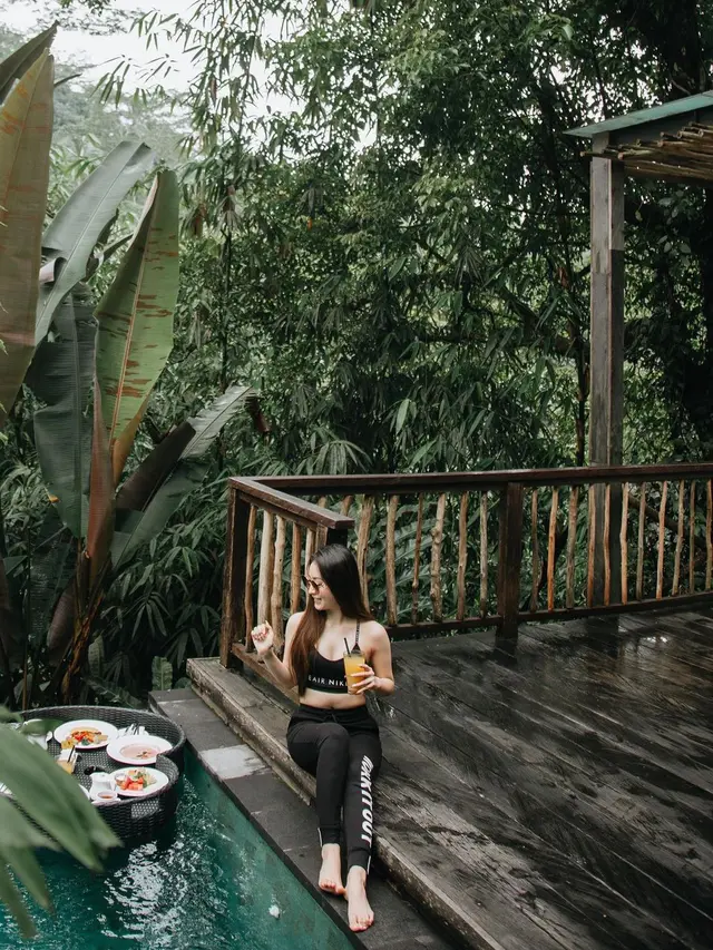 6 Potret Liburan Natasha Wilona di Bali, Offroad Bareng Ajik Krisna