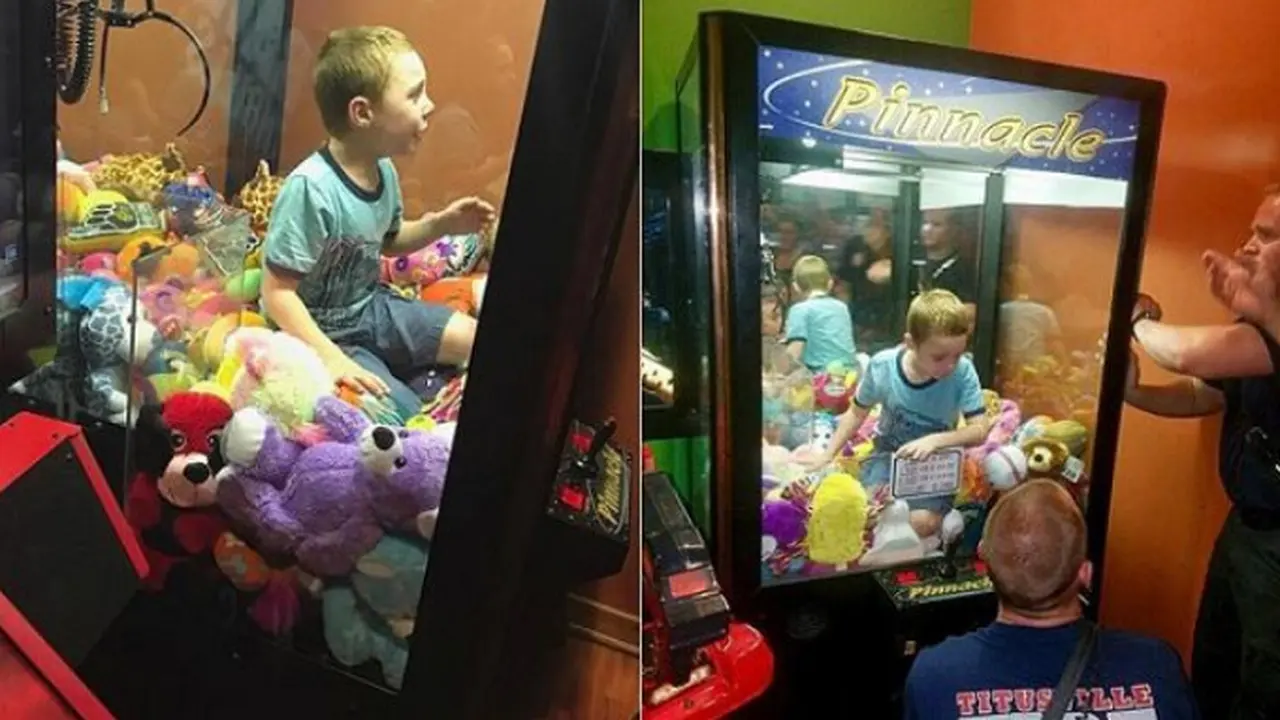 Bocah Terjebak di Claw Machine