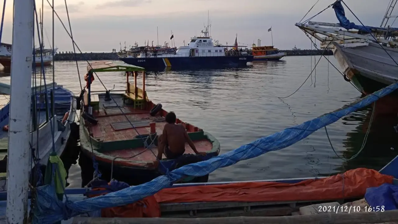 KKP menangkap lima kapal tidak memiliki perizinan yang sah dan mengoperasikan alat tangkap yang dilarang Pemerintah. Dok KKP