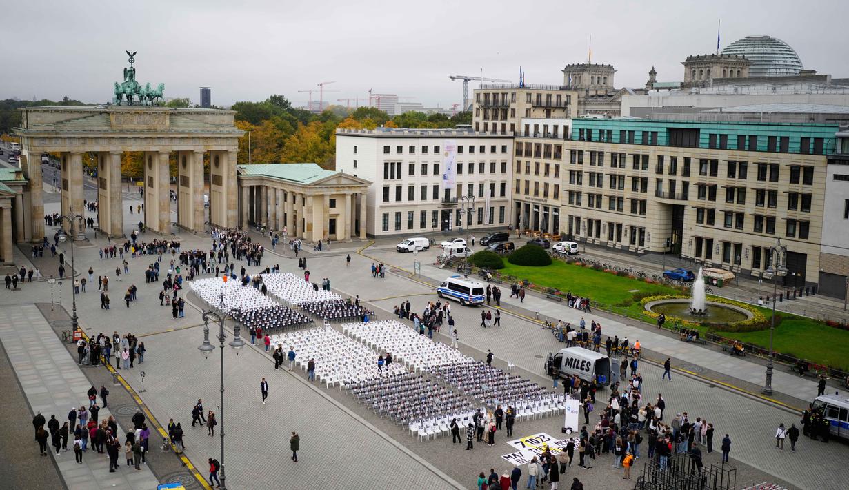 Upacara peringatan nasional secara resmi akan diadakan pada 16 Oktober 2025 mendatang di pemakaman nasional Israel di Gunung Herzl. (AP Photo/Markus Schreiber)