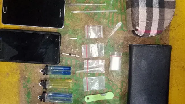 Barang bukti yang diamankan dari kedua PNS di Bulukumba (Liputan6.com/ Eka Hakim)